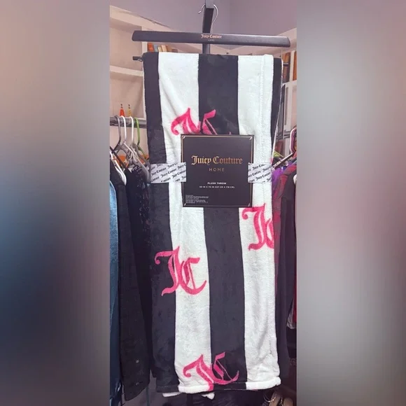 Juicy Couture Black and White Plush Throw - Picture 2 of 7